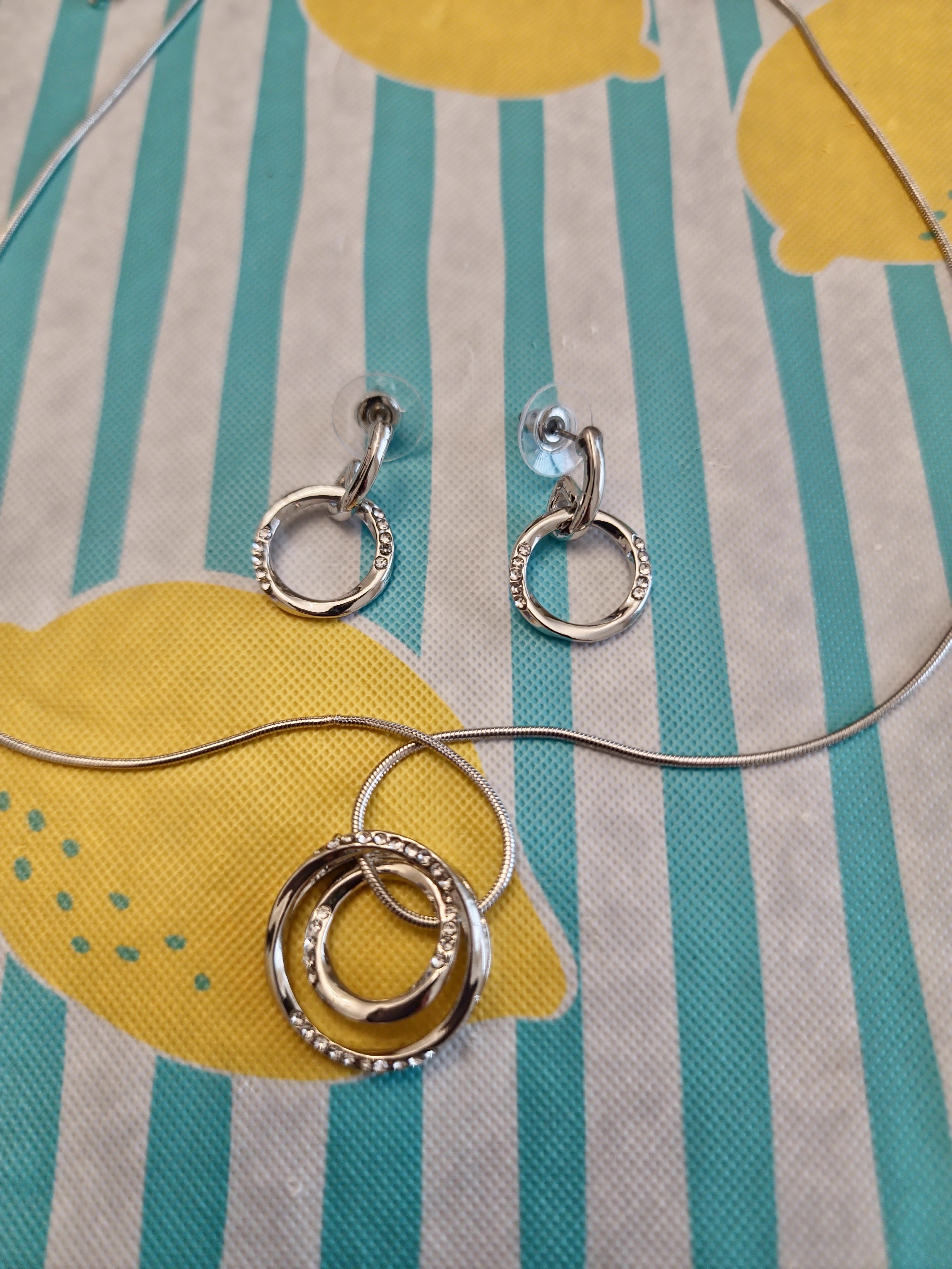 SilverTone Interlocking Ring Necklace And Earring Set